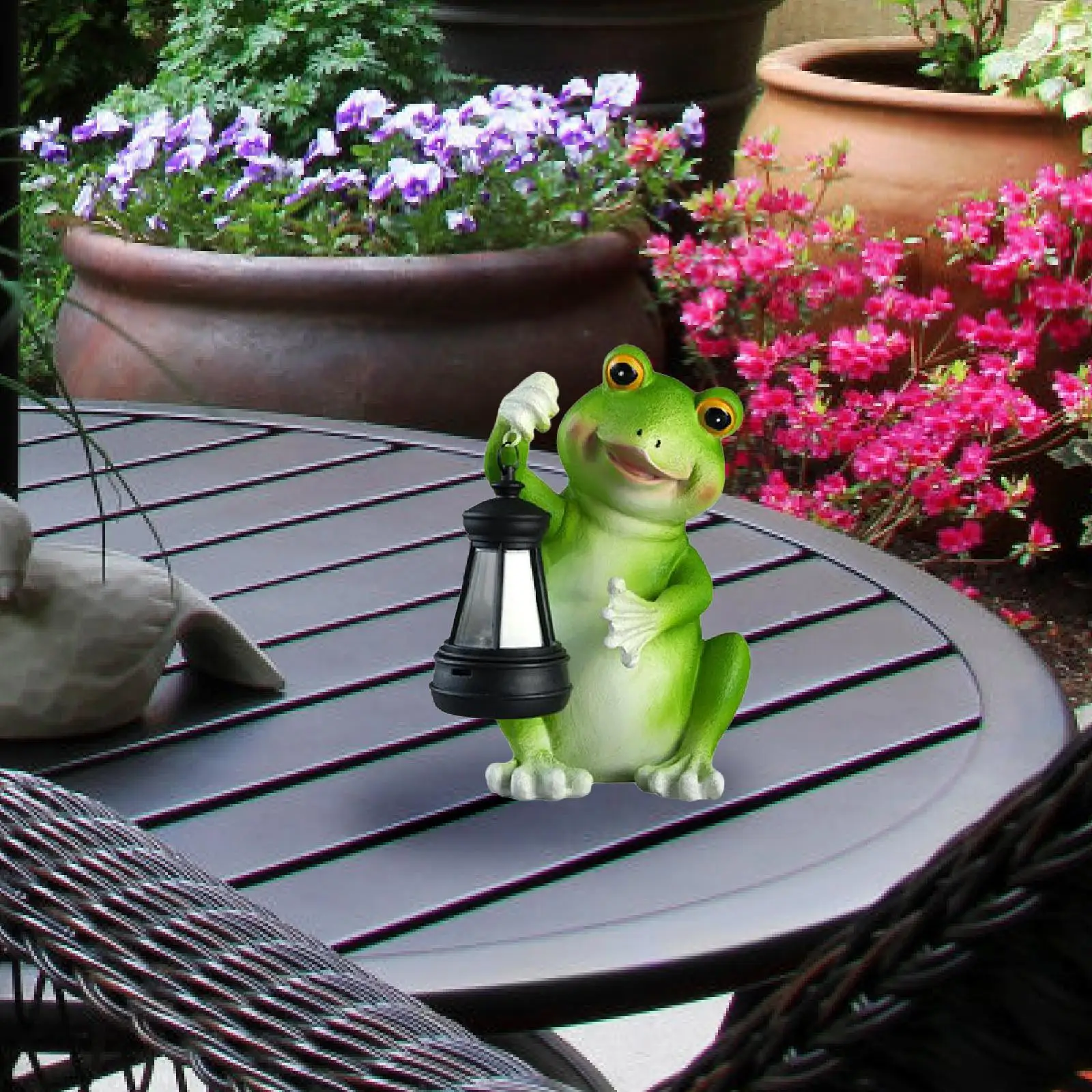 

Garden Solar Frog Statue Light Lawn Ornament Collectible Outdoor Figurine