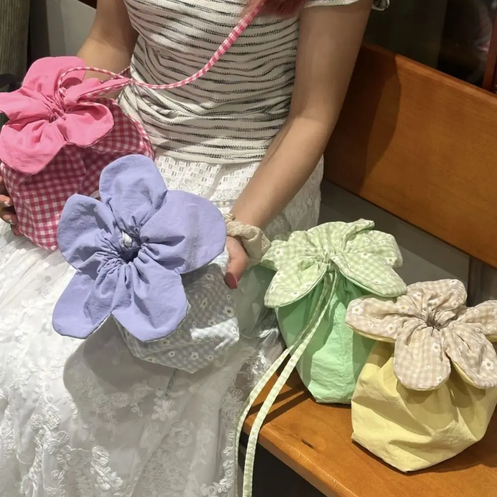 

Literary Plaid Flower Drawstring Bag Cute Cloth Small Crossbody Bag Portable Storage Bag ins Shoulder Bag Women