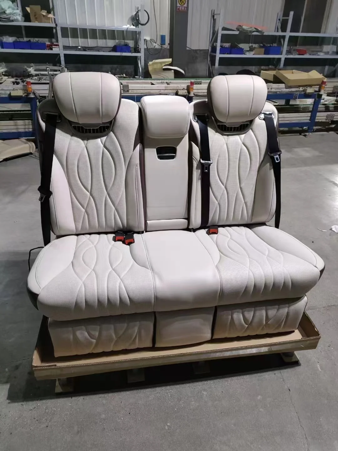 C ustom VIP الخلفي الثلاثي المدرب 3-مقعد فان مقعد مع شاشة تعمل باللمس سرير مستلق تعديل مقاعد السيارة