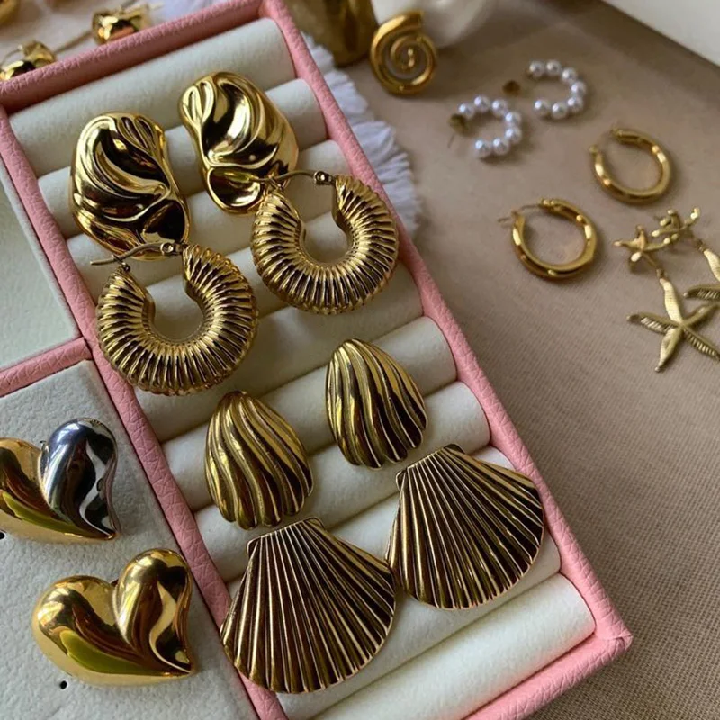 

Lightweight Ribbed Circle Round Tube C-Shaped Huggie Earring Starfish Star Geometric Rotate Shell Stud Hoops Stainless Jewelry