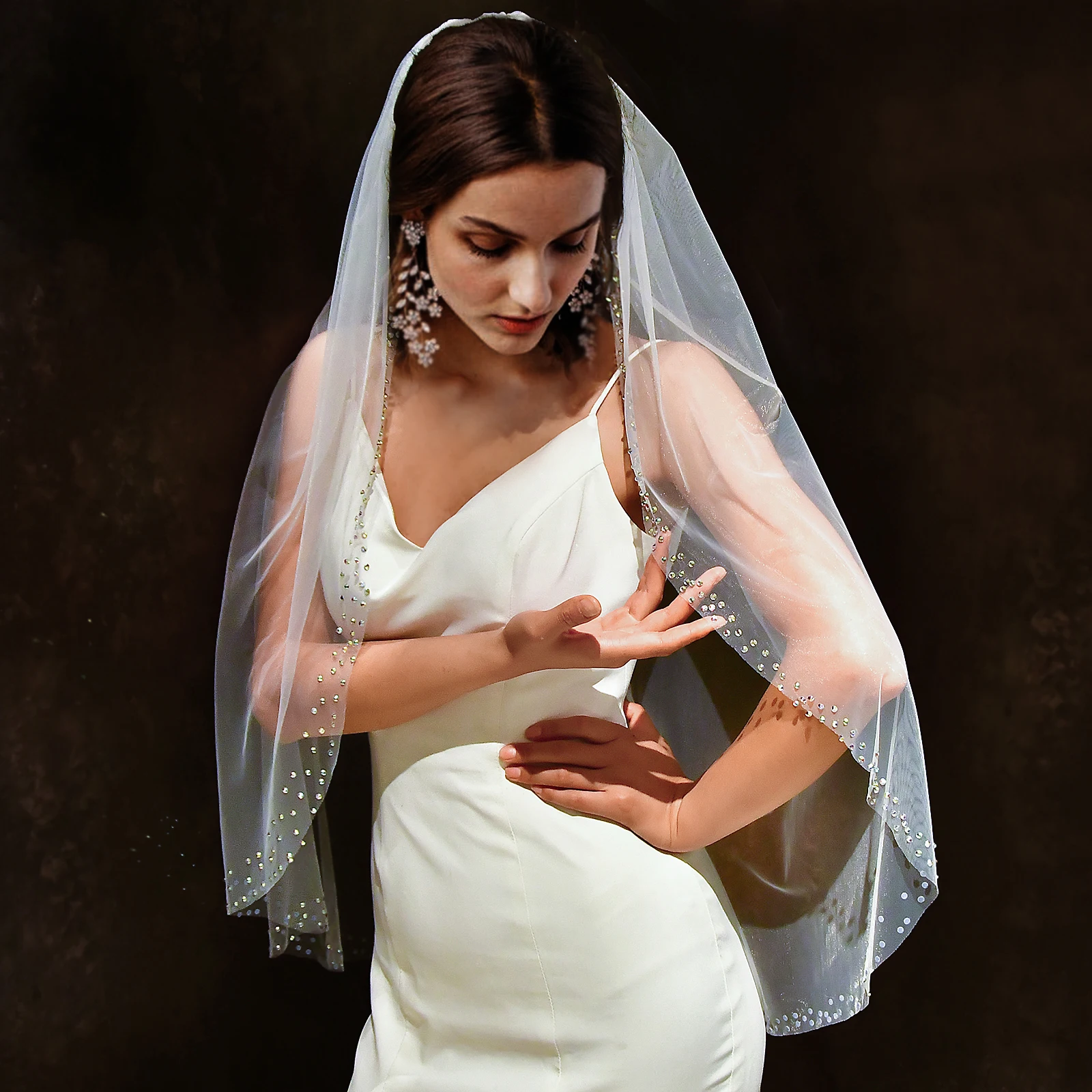 

Elegant Bridal Hot Diamond Edge Veil Fingertip Length Wedding Party Accessories Women'S Soft Tulle With Comb Customizable M38A