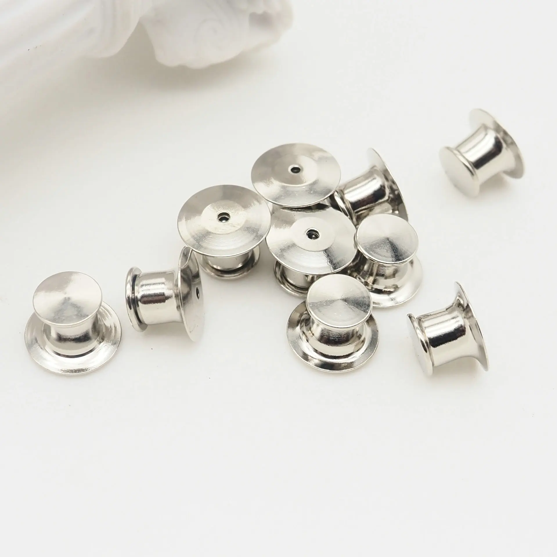 10pcs/Pack Safety Brooch Lock Metal Pin Back Clasp Bulk Pin Holder Brooch Base Jewelry Accessories Wholesale