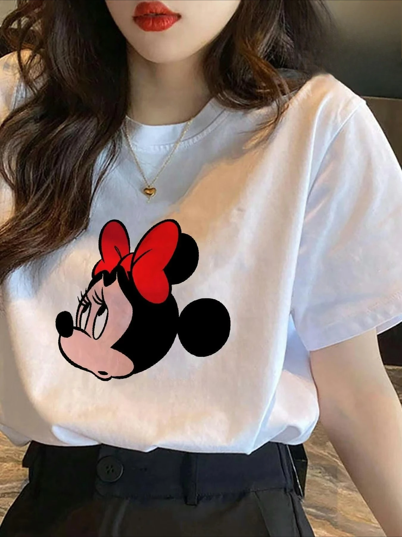 

Лето 2022, новинка Disney с рисунком Микки Мауса, белая повседневная футболка с короткими рукавами и красным бантом, подходит для фитнеса