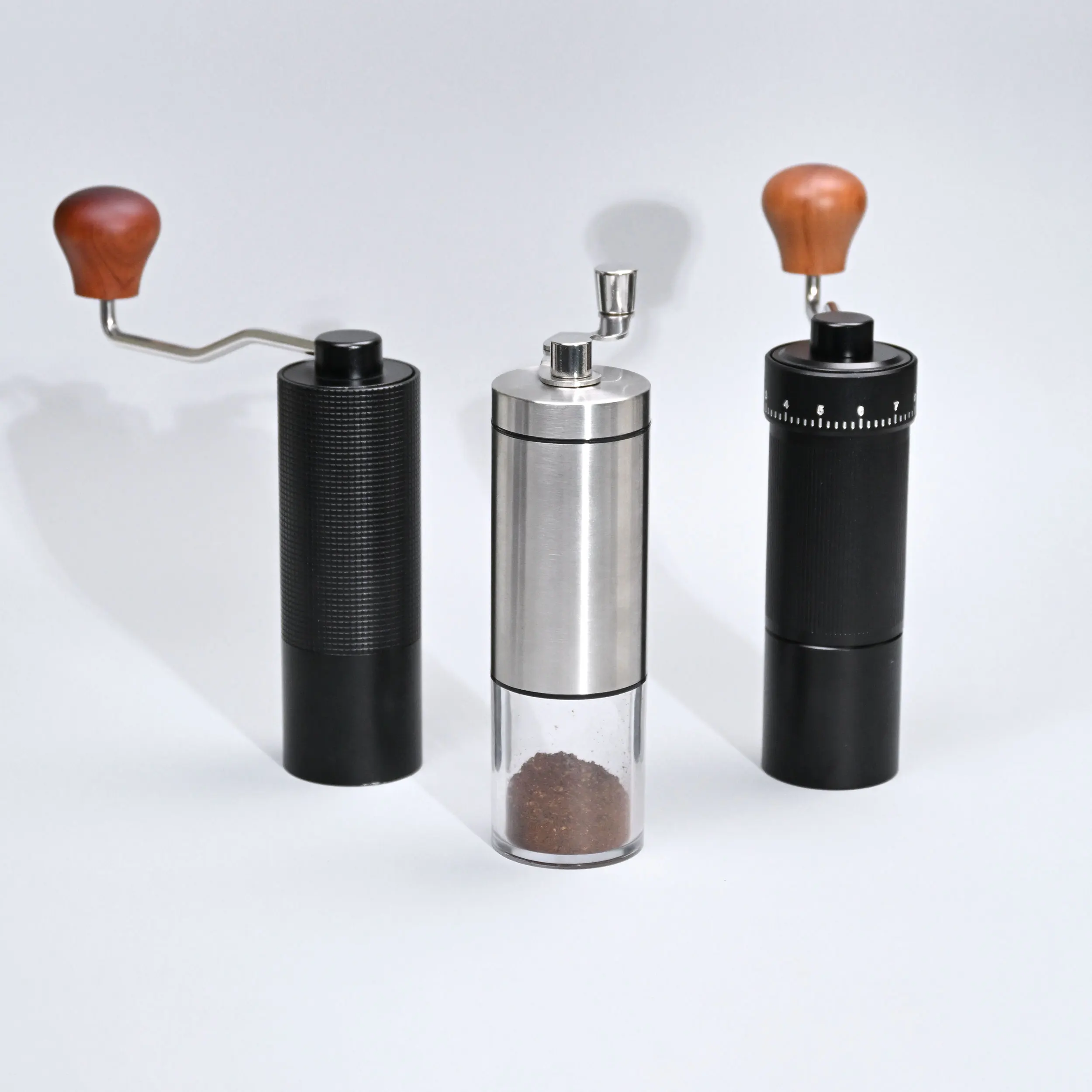 مطحنة قهوة صغيرة محمولة على شكل كرنك يدوي من الفولاذ المقاوم للصدأ، لدغ مخروطي، عملية يدوية سهلة للاستخدام المنزلي، حبوب قهوة الشاي والسفر