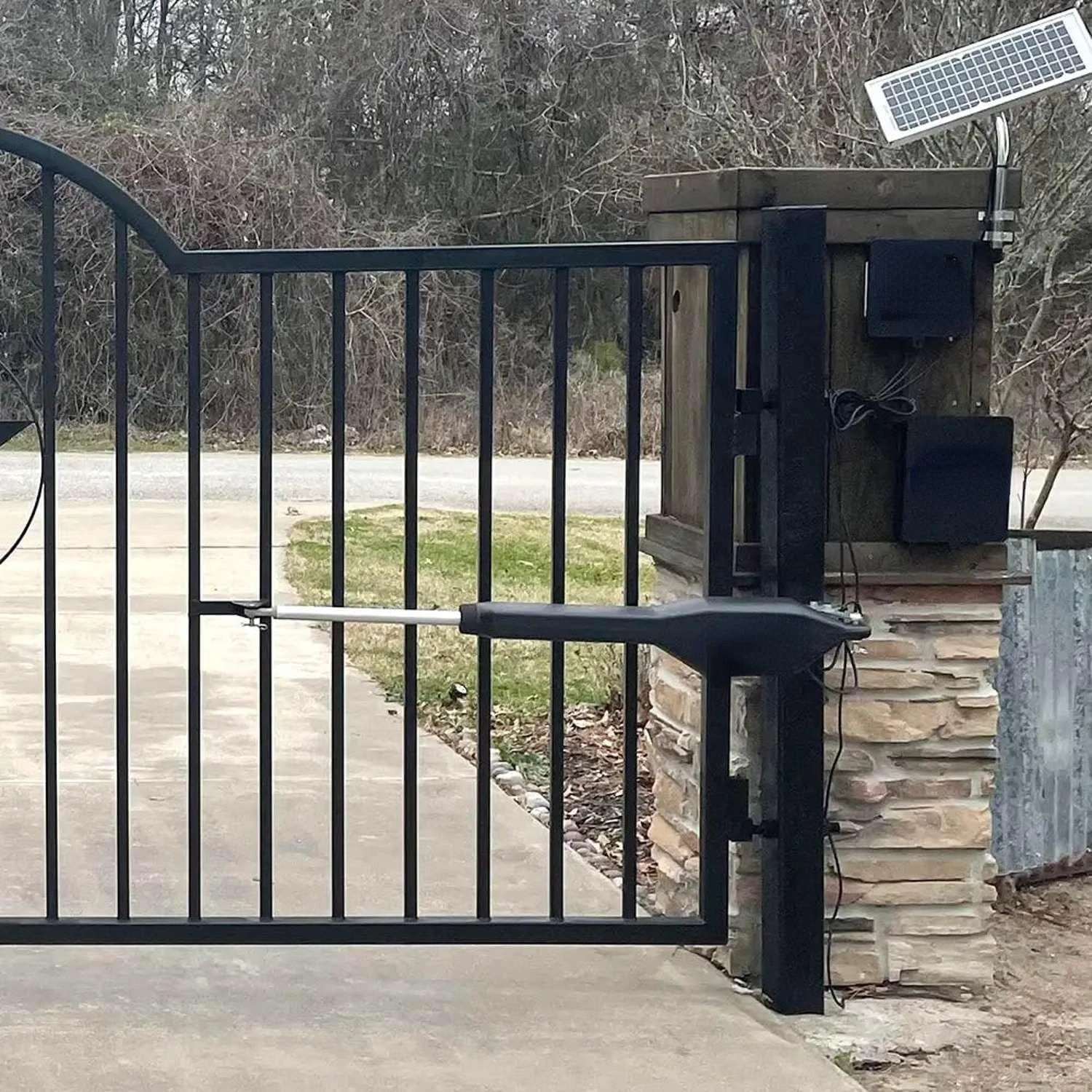 Heavy-Duty Solar Automatic Gate Opener Kit for Driveway Swing Gates with Long-Range Solar Gate Opener Remote