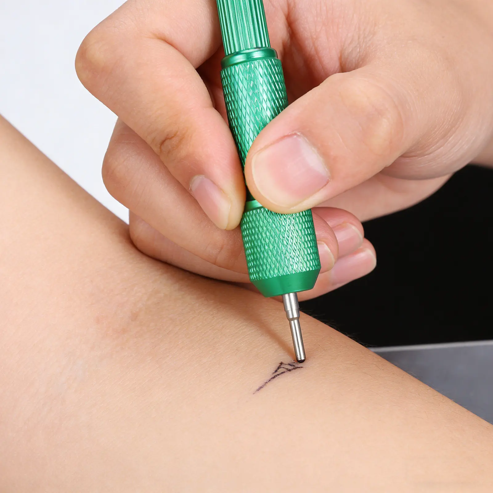 

20Pcs Tattoo Pen Cores Skin Pen Doodler Supplies for Precise Lines Before Piercing and Tattooing Skin Marker