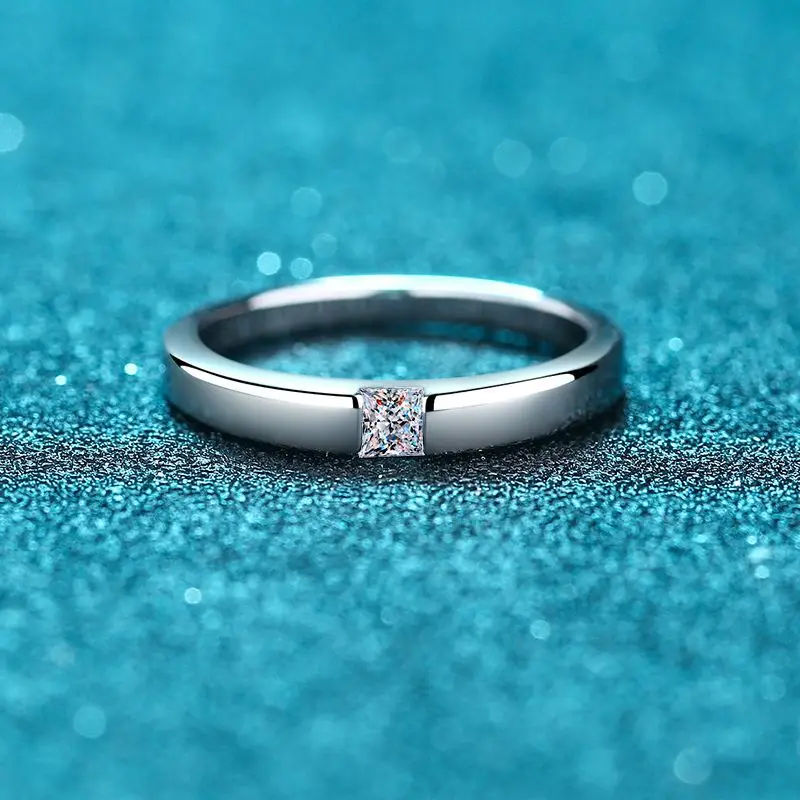 

Ring Princess Square Simple Row Ring 30 Points Moissan Diamond Rings for Men and Women Platinum Pt950 Finger Ring Jewelry