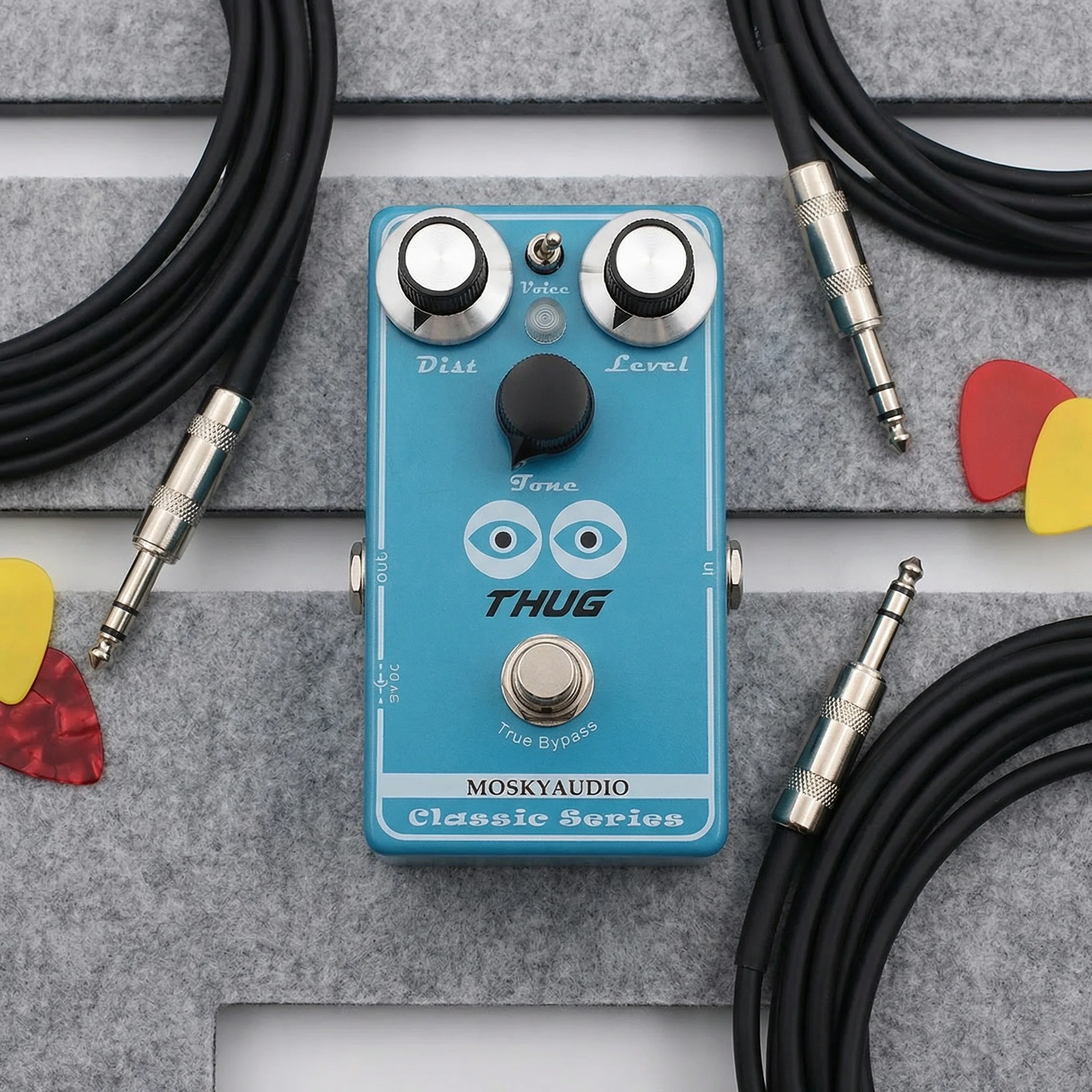 

Гитарная педаль Mosky Thug Distortion: высокий уровень усиления с 3 режимами дисторшна, регулировка уровня и тембра, технология True Bypass.