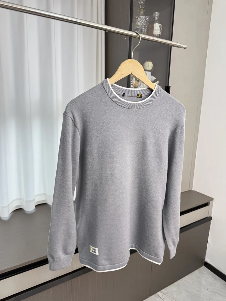 

Men Gray Fake Two-piece Sweater Round Neck Appliques Splicing Knitted Tops Casual Fashion Simple Autumn Winter Base Knit Top