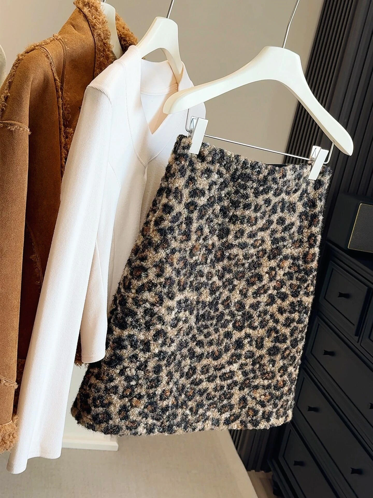 Thickened Lamb Fur Leopard Print Half Skirt Women's High Waist Slimming Woolen A-Line Short Skirt Casual Style Zipper Closure