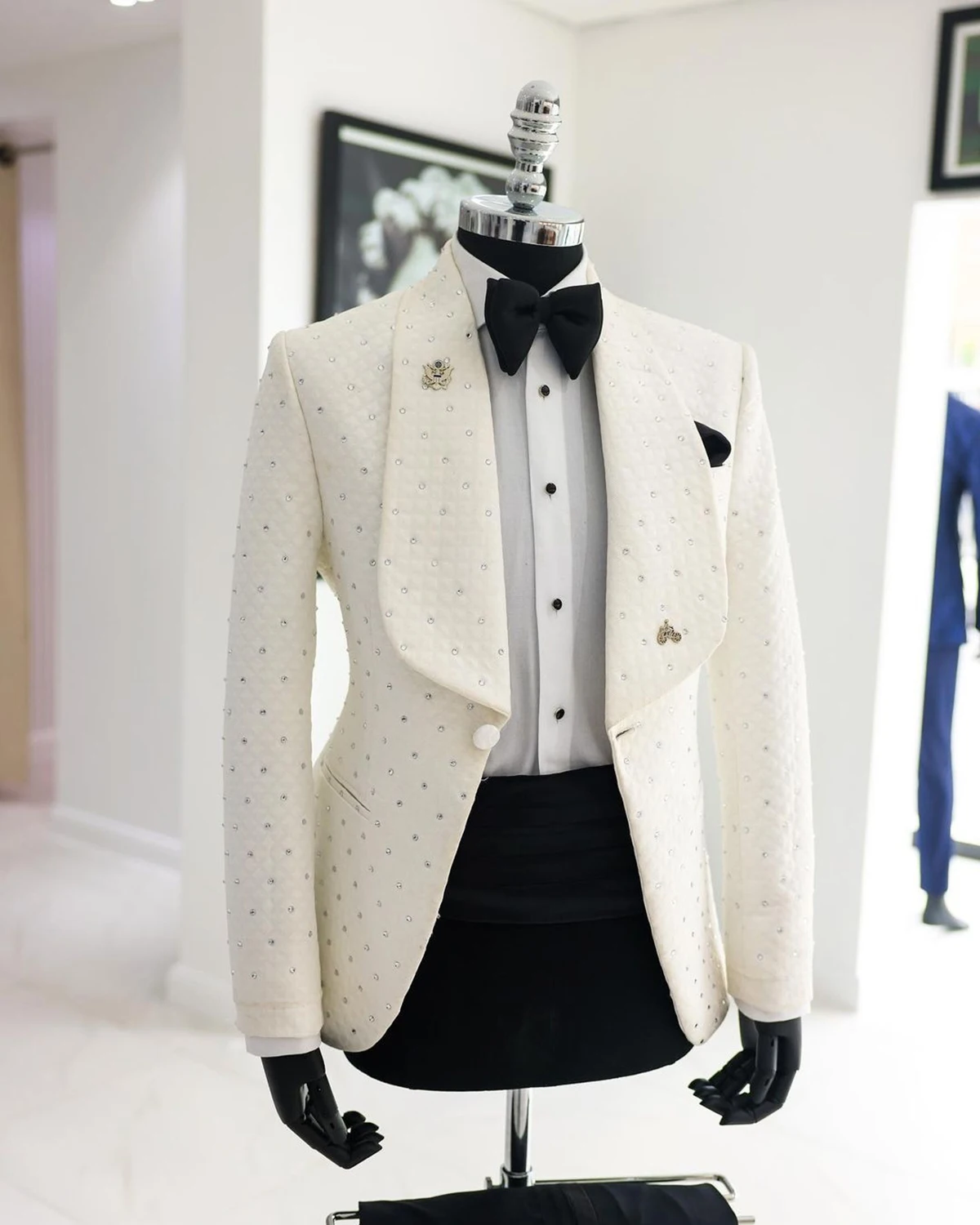 Men\'s Suit 2 Pieces White Blazer Black Pants One Button Wide Lapel Business Beads Formal Work Wear Wedding Groom Costume Homme