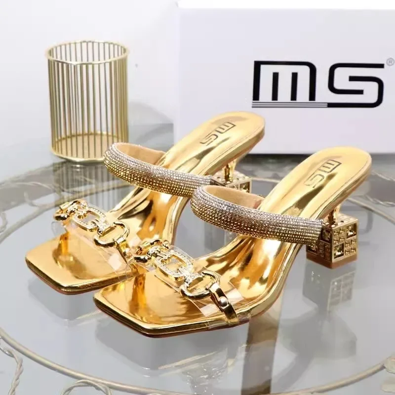 Chinelos de moda verão nova cabeça quadrada boca rasa cristal fivela de metal cinta transparente antiderrapante sandálias de salto alto
