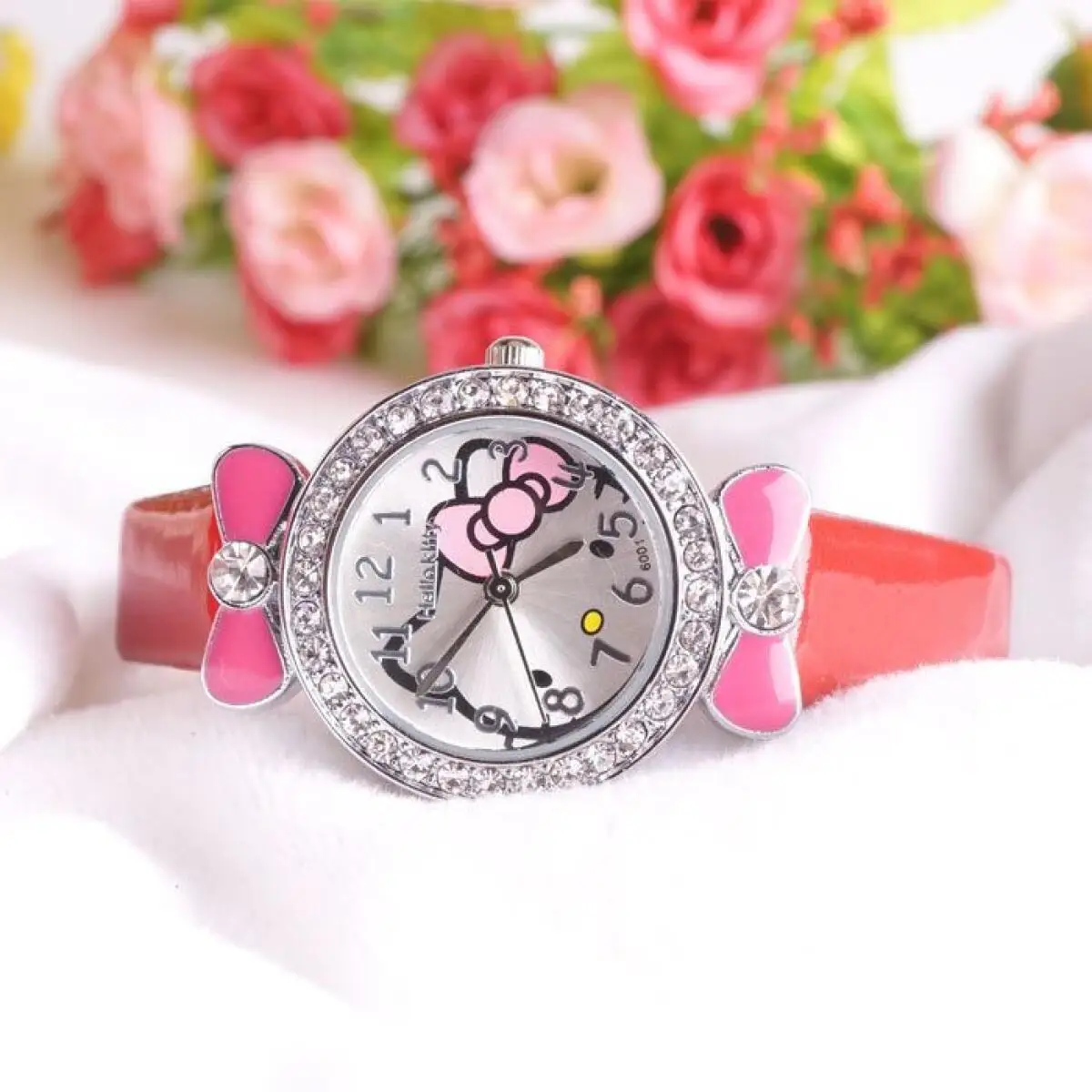 

Sanrio Hello Kitty's милые студенческие часы с бриллиантами, девчачье сердце, новый стиль, модные милые мультяшные указатели, маленькие часы, подарок на день рождения