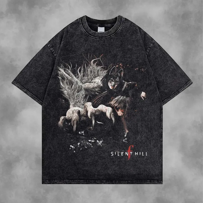 

Футболка унисекс «Горячий товар»: игровой дизайн Silent Hill F, эффект потертости, стильная одежда для любого сезона, большие размеры, уличный стиль