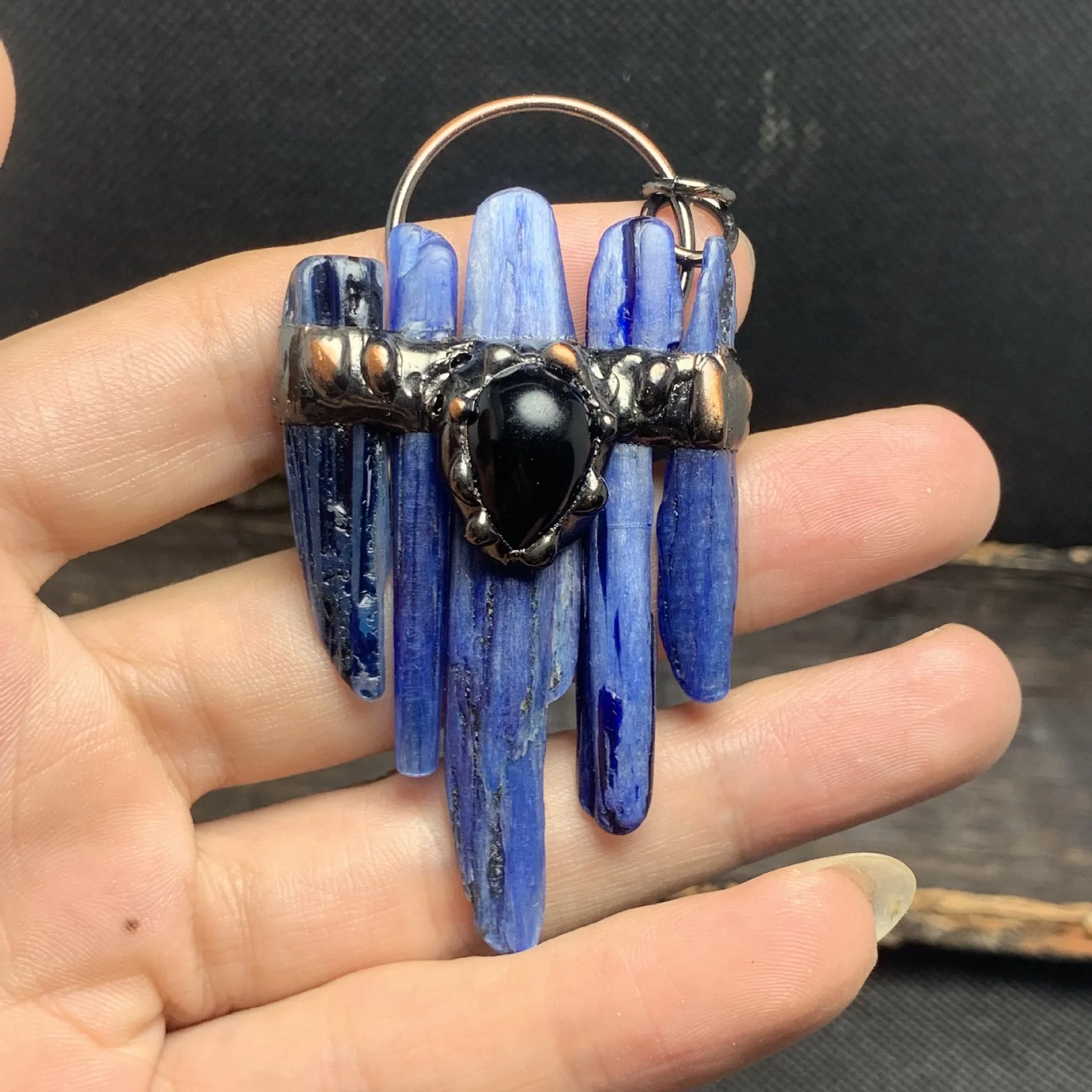 Natural Kyanite Vintage Pendant Reiki Stone Antique Bronze Necklace Healing Crystal Irregular Charms for Jewelry DIY Accessories