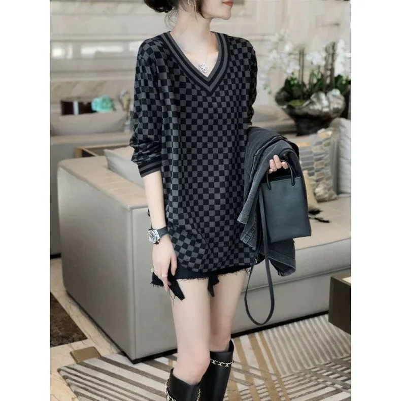 

Модная клетчатая футболка с длинным рукавом и V-образным вырезом в корейском стиле, свободного кроя, средней длины, для женщин больших размеров