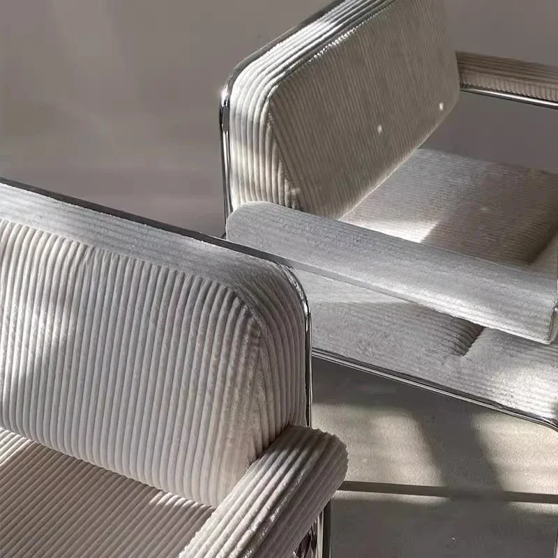 Cadeira de sofá único simples e moderna, varanda da sala de estar em casa, sofá de ferro forjado