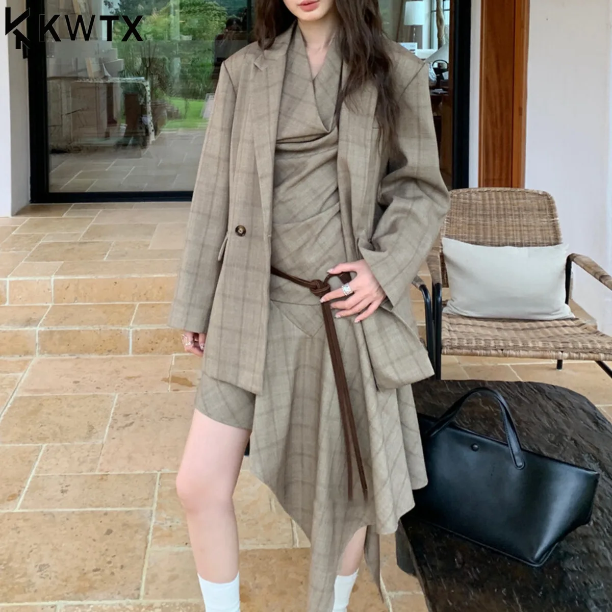 

KWTX 2025, осенний новый элегантный клетчатый костюм, женская асимметричная юбка, нестандартный дизайн, офисный женский шикарный наряд из двух предметов
