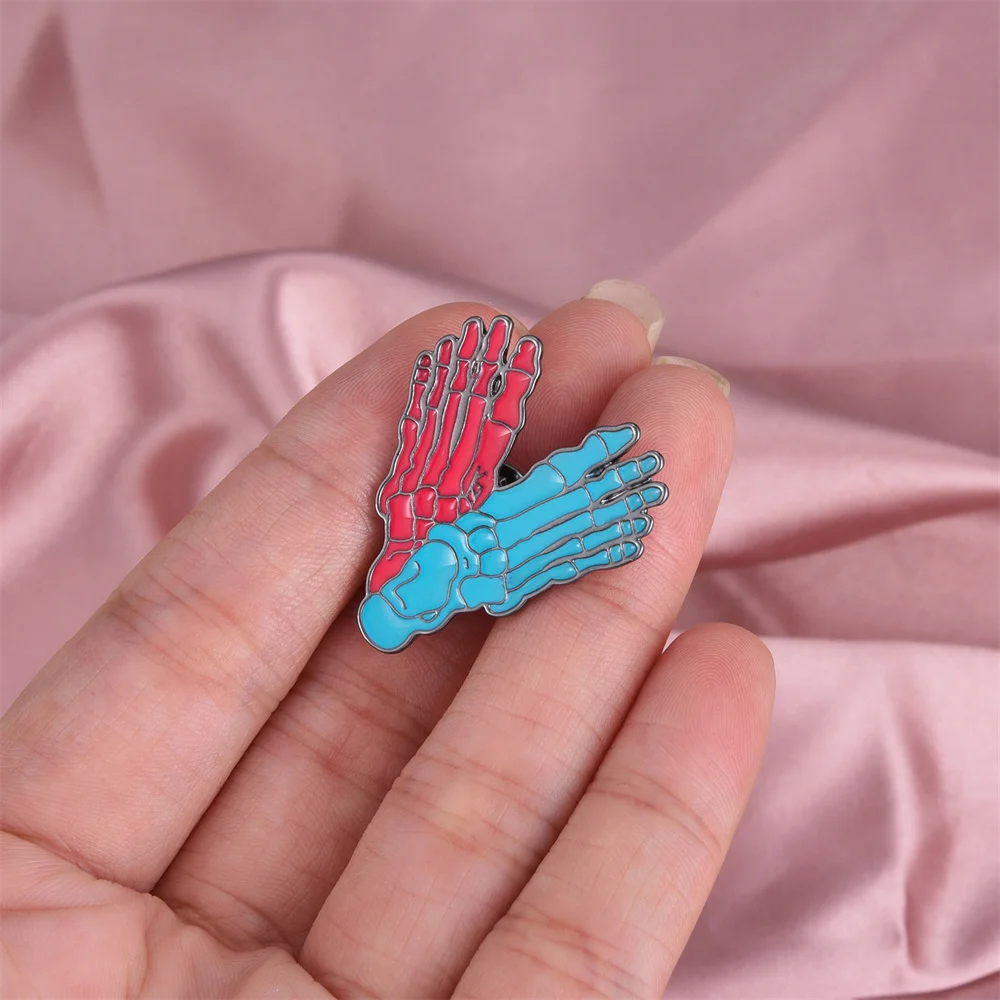 Harong Foot Bone Brooch Contrasting Colors Enamel Brooch for Medical Student Friends Internship Gift