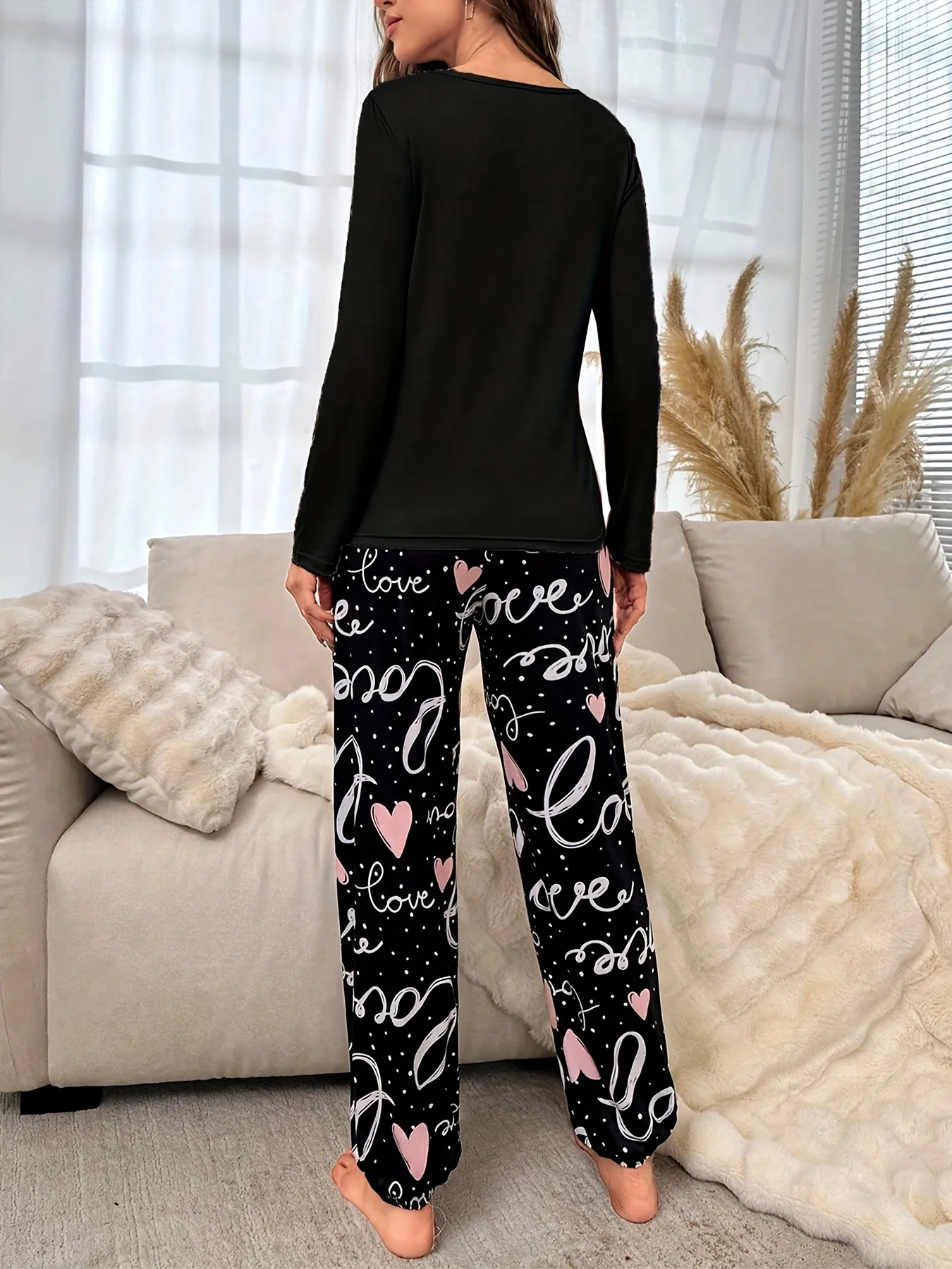 Spring Summer Autumn Winter Women's Round-neck Pullover with Heart Pattern Long-Sleeved Pants for Casual Homewear Set of 2 Piece