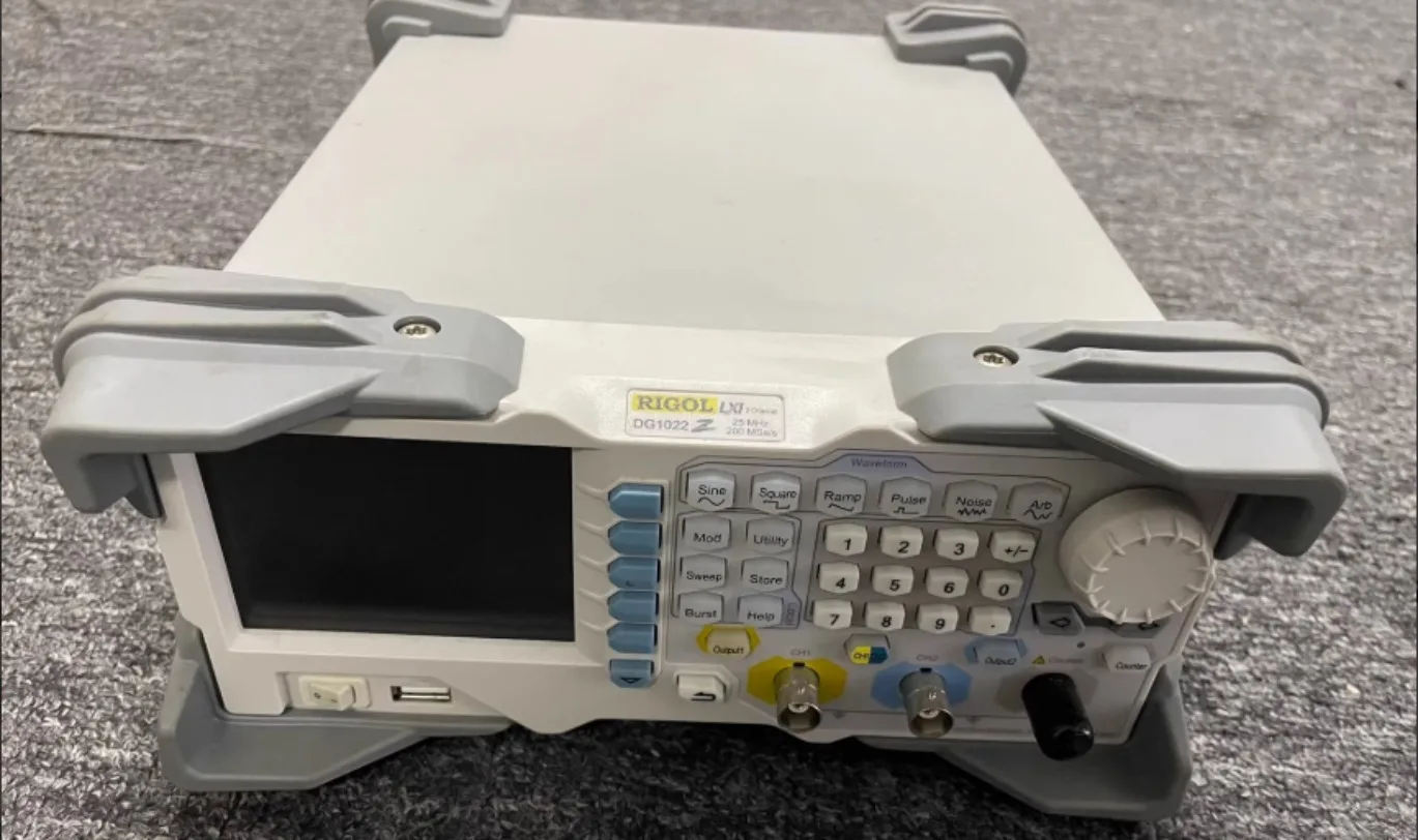 1pc RIGOL DG1022Z Function/Arbitrary Waveform Generator 25MHz,2 Channels,14 bit Vert*SY