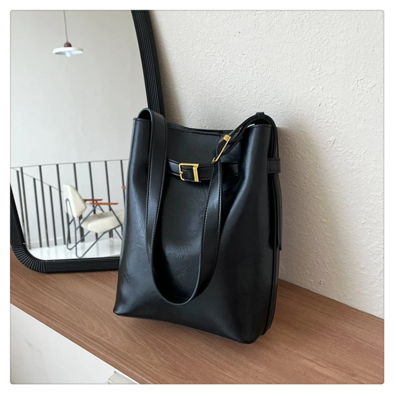 PU Hasp New Shoulder Bags Solid Fashion Women\'s Bags on Sale 2024High Quality Sewing Thread High Capacity Bucket Bolsas De Ombro