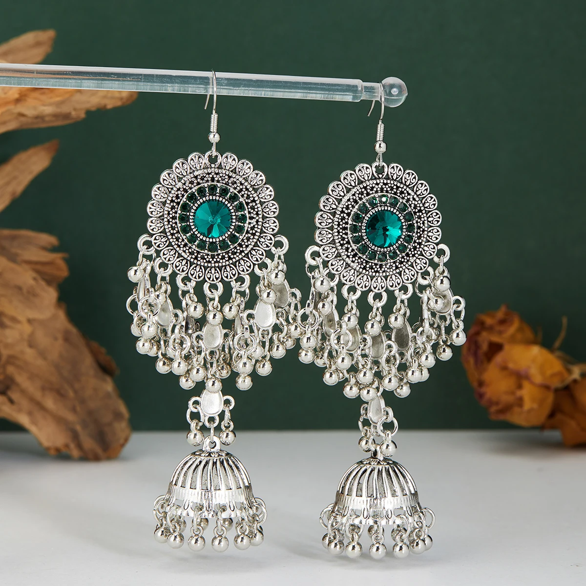 Boho Oxidierte Grüne Kristallblumen-Ohrringe Indische Ethnische Silberfarbene Hohle Glocken-Quasten-Ohrringe Damen Hochzeitsschmuck Geschenk