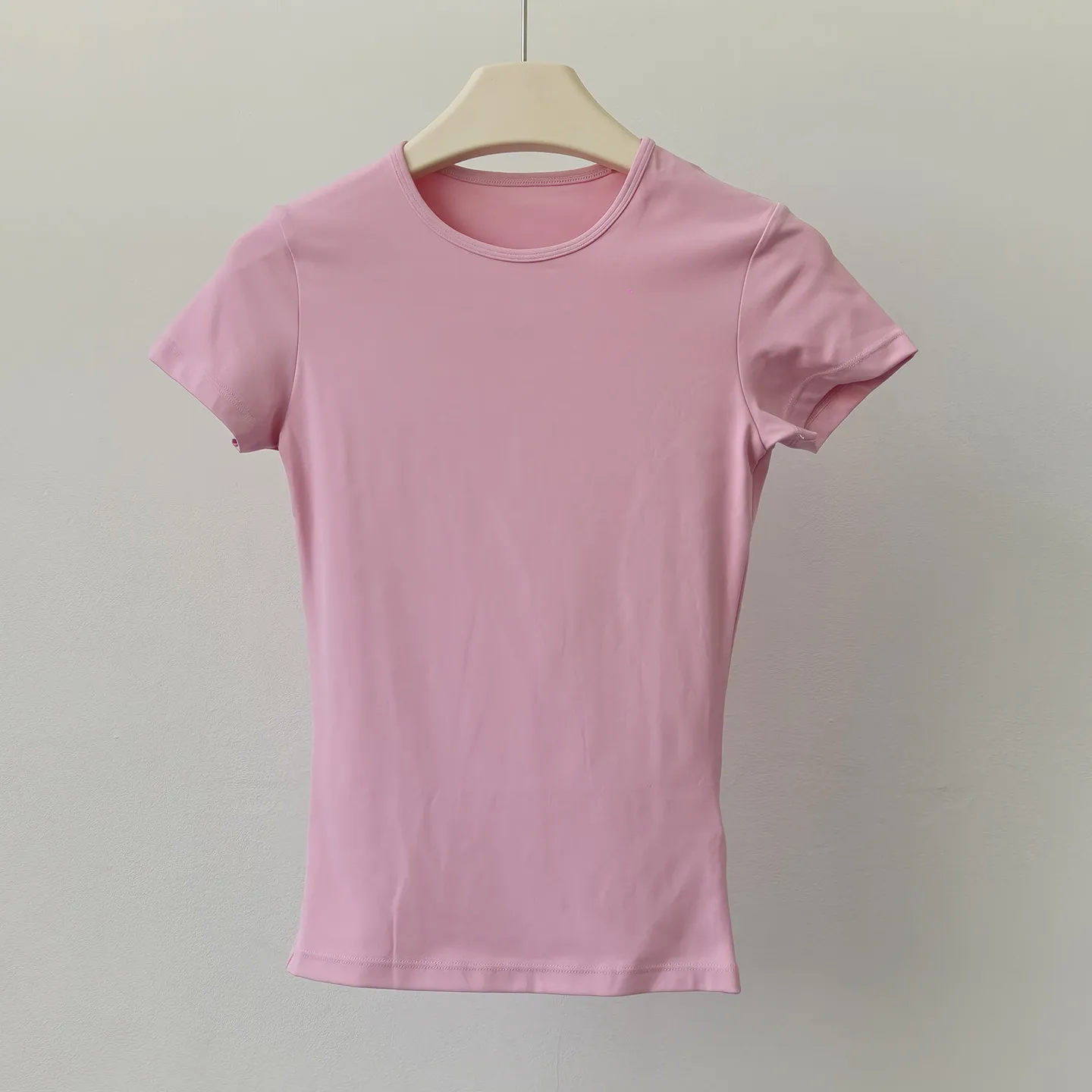 Sommer-Fitnesskleidung Damen Kurzarm-T-Shirt mit rechter Schulter, lässige Sommer-Stretch-Yoga-Kleidung, schmales Lauf-Sport-Gym-Top – Detail 4