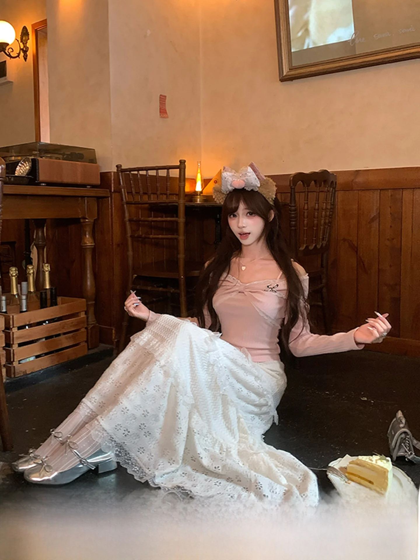 Elegant Long Sleeve Lace Shoulder Bared Women's T-shirt White Cotton Polyester Fiber High Waist Cake Skirt Autumn Fashion