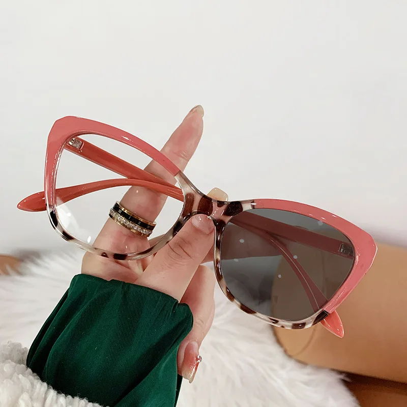 نظارات فوتوكروميك خفيفة للغاية للنساء، عيون قطة، عدسة مسطحة عالية الوضوح، إطار نظارة شخصي جديد