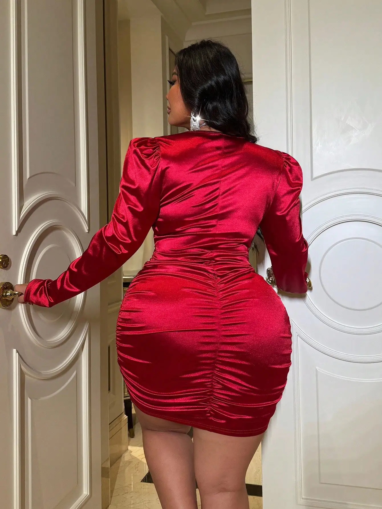 NU&NOW Robe moulante en satin rouge pour femme, grande taille, col en V profond, pour fête de Noël, Saint-Valentin