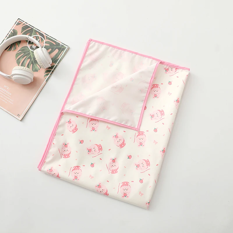 غطاء حصيرة تغيير حفاضات الأطفال مقاوم للماء وقابل لإعادة الاستخدام لحديثي الولادة ورقة مرتبة أرضية متعددة الاستخدام