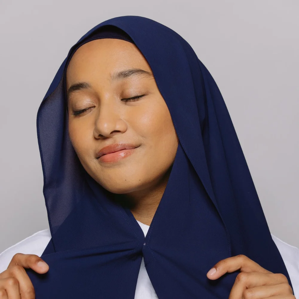 

Instant Tudung Hijab Shawl, Chiffon Polyester Anti Slip Magnetic Plain Scarf for Women Daily Wear Premium Accessories