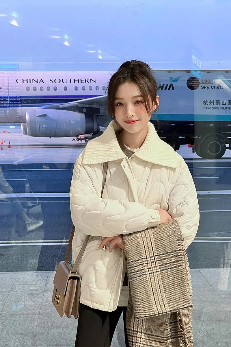 سترة نسائية كلاسيكية خفيفة للغاية وقصيرة من القطن معاطف مقاومة للماء ودافئة للأسفل معطف قطني برباط الخصر