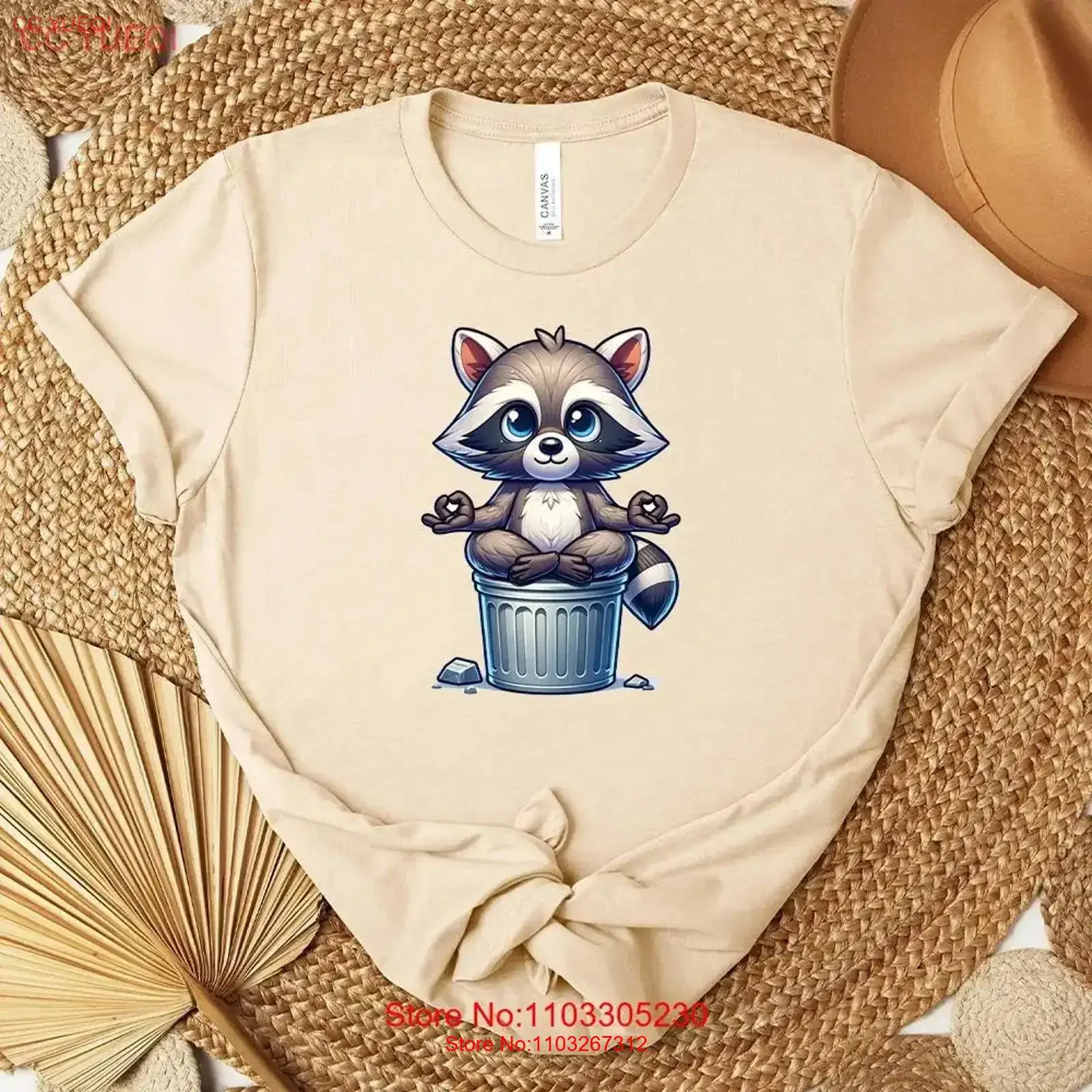 T-shirt Raton Laveur Amusant et Mignon Méditant sur une Poubelle – Raton Laveur, Mindfulness, Yoga, Méditation pour Amateurs – Vêtements de créateur vintage délavés