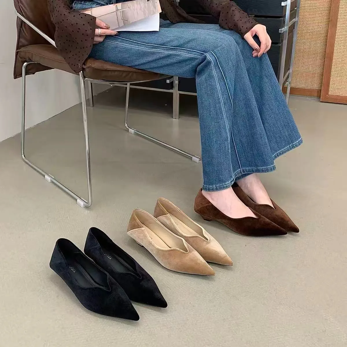 French-style Gentle Velvet V-cut Pointed High Heels, Simple and Vintage, Work-friendly, Slimming, Elegant Shallow-heel Shoes