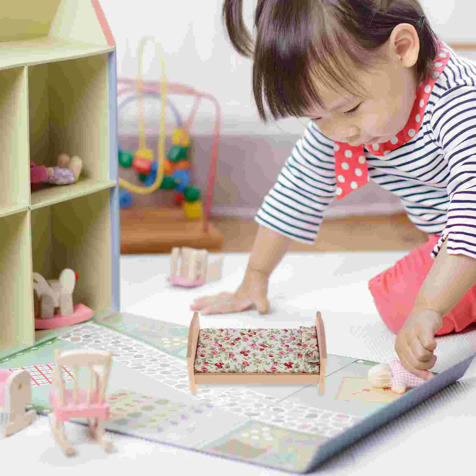 

Model Baby Miniature Dollshouse Single Bed Individual Miniature Wooden Furniture for Ornament
