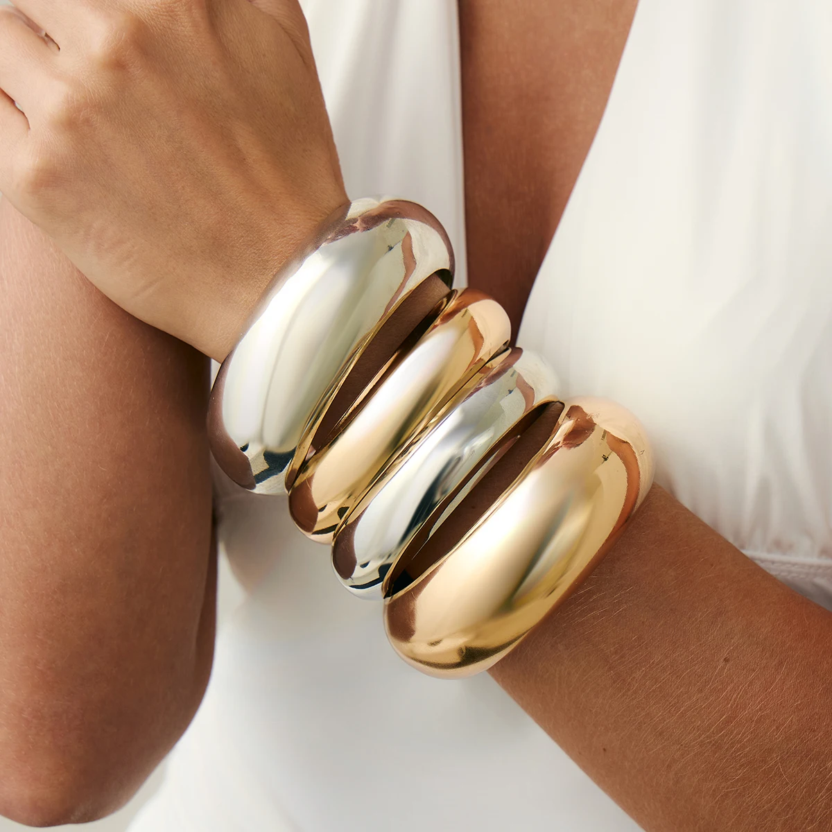 Salircon 4 قطعة/المجموعة خمر بسيط جولة مكتنزة أساور النساء الشرير الهيب هوب الذهب اللون هندسية أساور واسعة سوار مجوهرات هدية