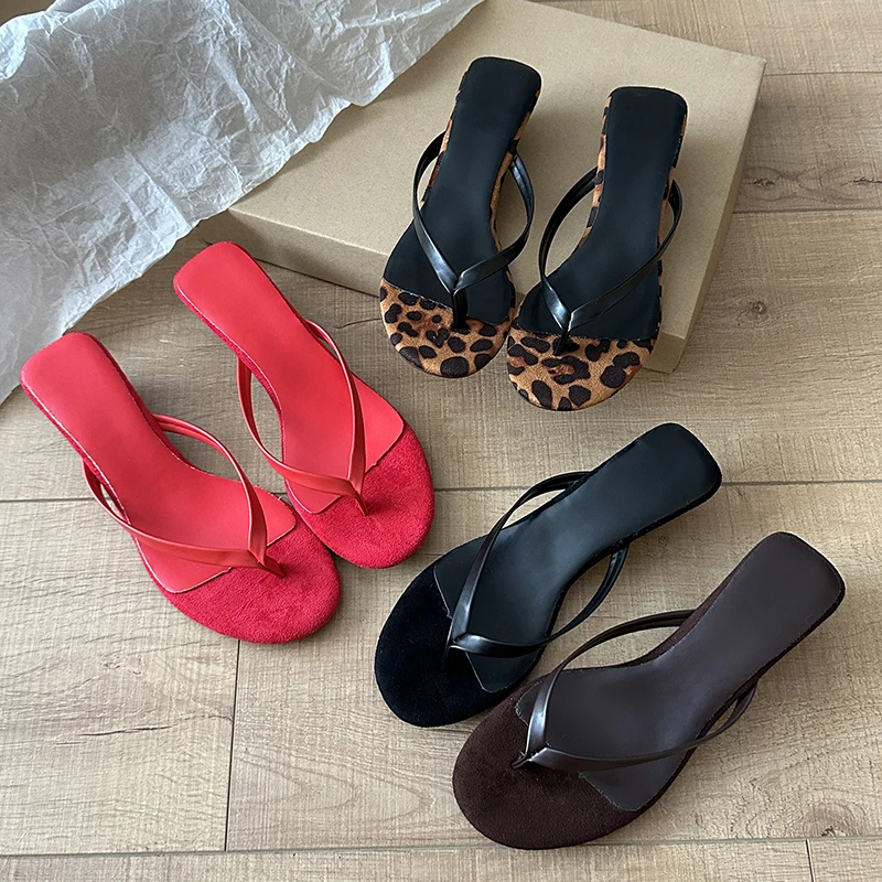 

Новые летние женские модные шлепанцы с леопардовым принтом, простые повседневные сандалии на танкетке с ремешком сзади, пляжные повседневные тапочки Zapatos Mujer
