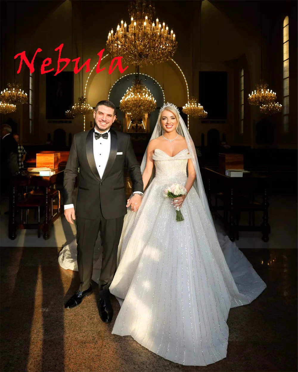 

Customized White Organza Wedding Dress Temperament Strapless Sequined Bridal Gowns Chapel Train Zipper Back Vestido De Novia