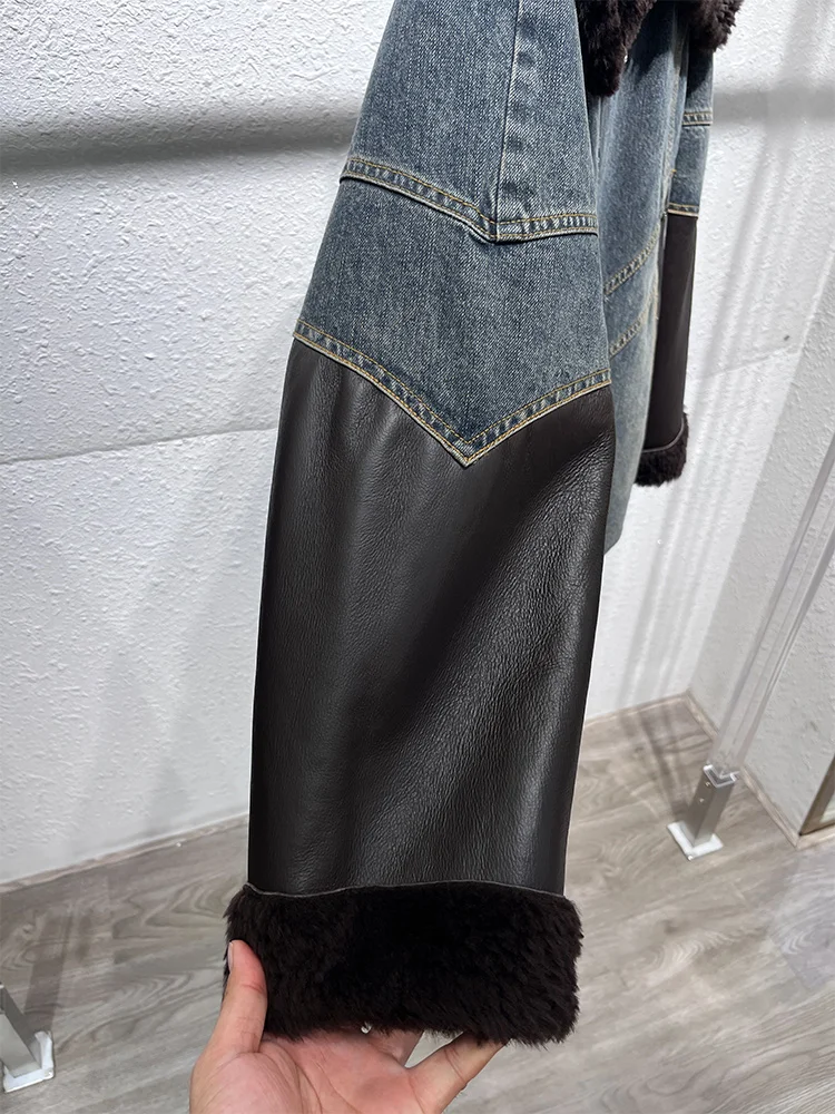 2025年秋冬 ナチュラルラムシープファー襟付き 厚手 レディース 暖かいデニムジャケットコート ダックダウンジャケット 高級アウター