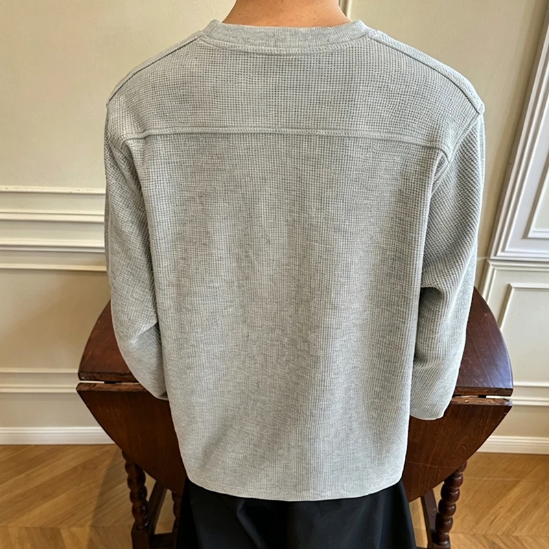 Herren-T-Shirt mit Waffelstruktur, Rundhalsausschnitt, langen Ärmeln, einfarbig, lockerer Schnitt, Stickerei-Details, lässiges Basic-Oberteil, Streetwear-Outfit – Detail 17