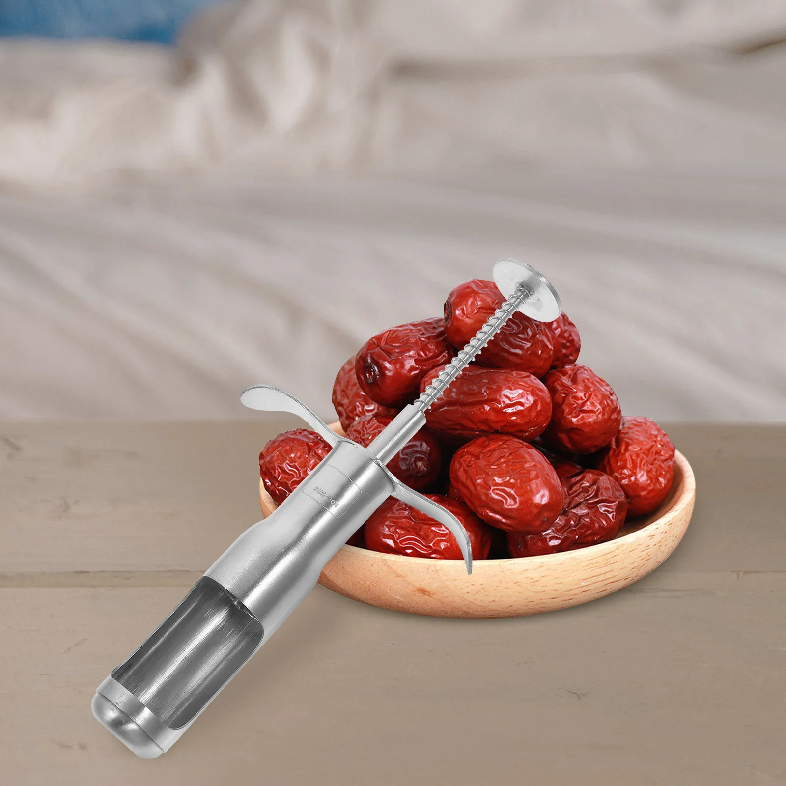 

Stainless Steel Dates Corer Fruit Core Pitter Quick Cherry Remover Easy Grip Kitchen Gadget Simple Design Dates Pitter