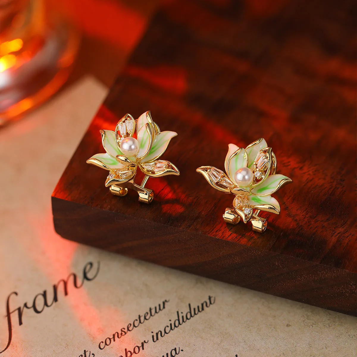 

High Sense Minimalist Versatile Blooming Lotus Pearl Earrings For Women Niche Fashion Lily Of The Valley Ear Jewelry