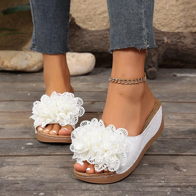 2026 New Flower Decor Wedge Thick Soled Women's Sandals Summer Fashion Retro Solid Lightweight Women Shoes Сандалии Для Девочек