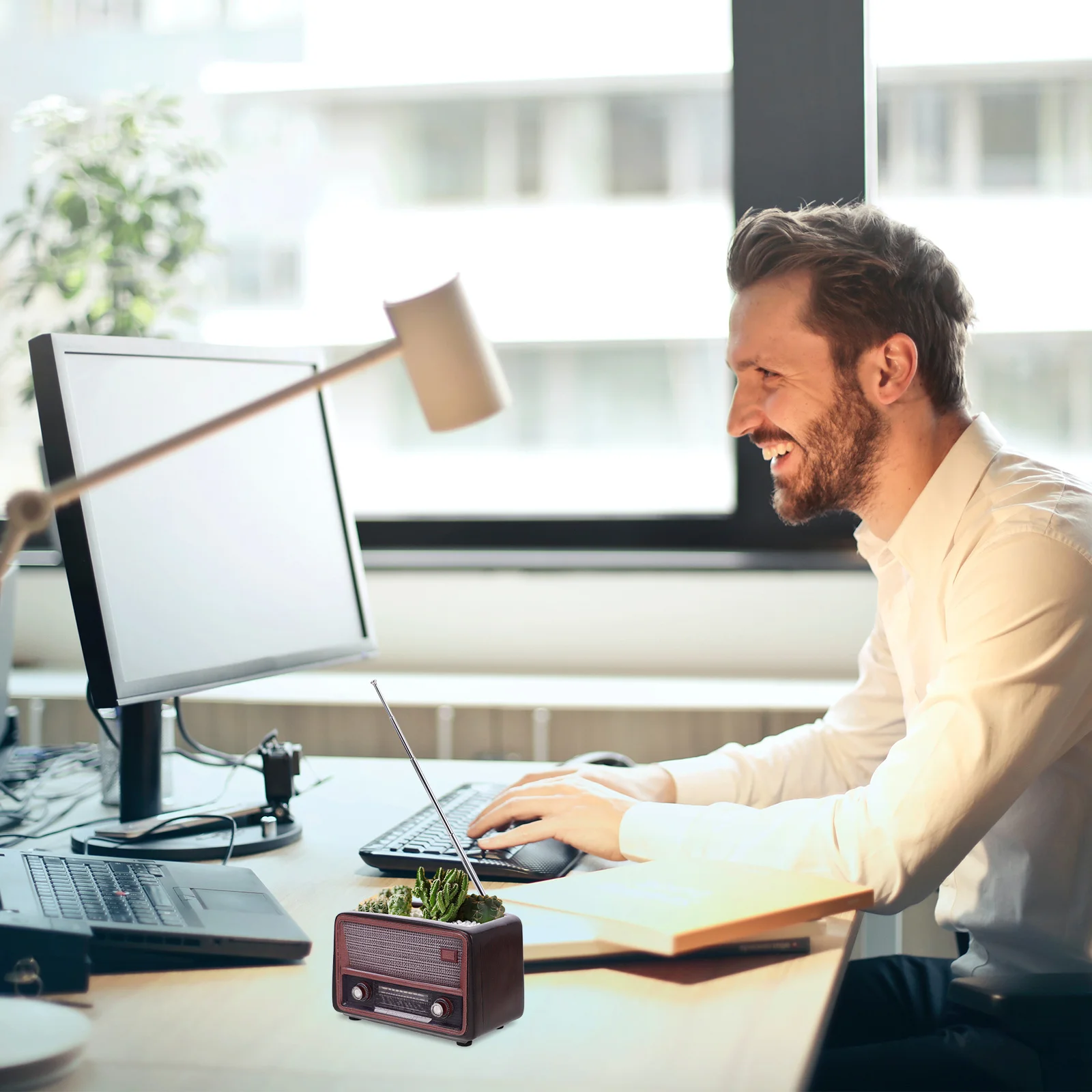 

Retro Radio Shaped Resin Flowerpot For Succulents Plants Garden Decor Desktop Balcony Planting Container Gardening Flower Pot