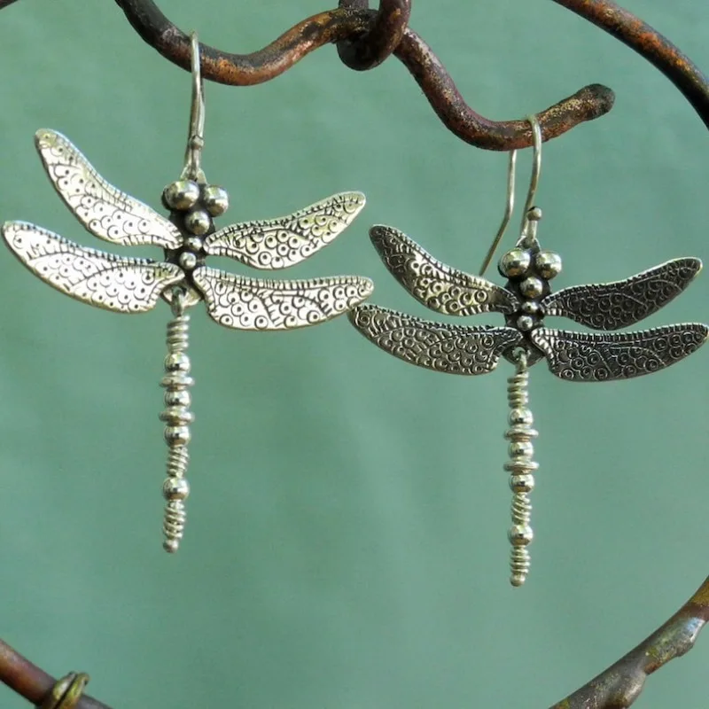 Vintage Dragonfly Design Carved Pattern Dangle Earrings Retro Bohemian Style Silvery Color Jewelry Trendy Female Ear Ornaments