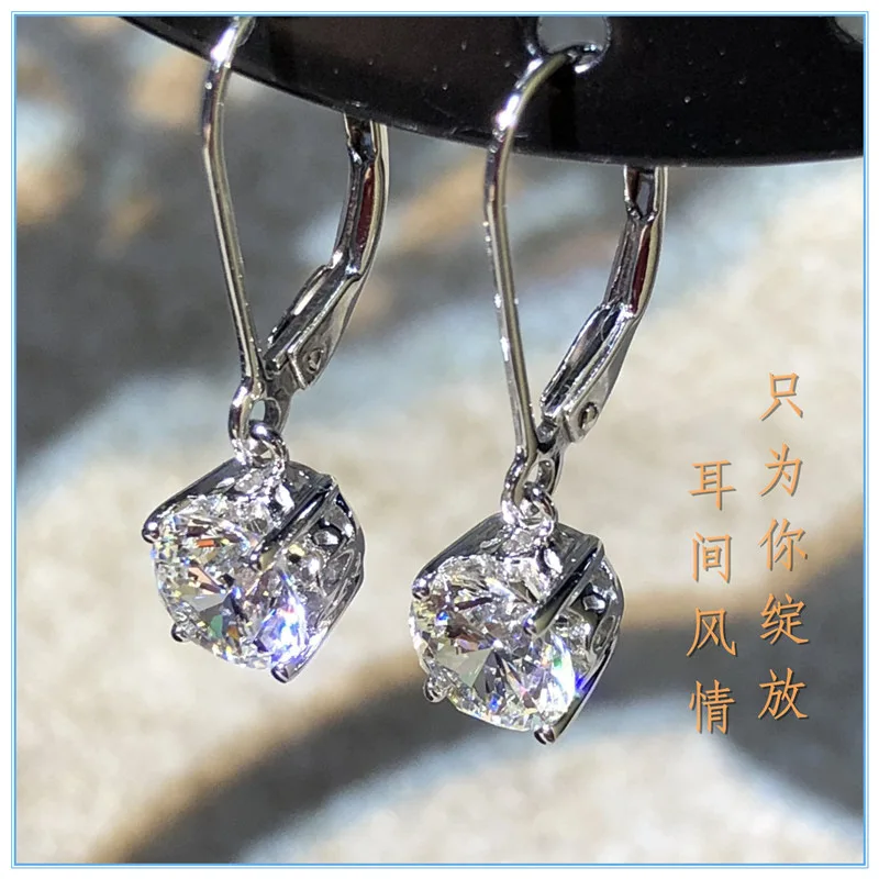 Explosion earrings imitation imported D Sedo Monmosan diamond ear ring plating PT950 platinum four -claw ear buckle