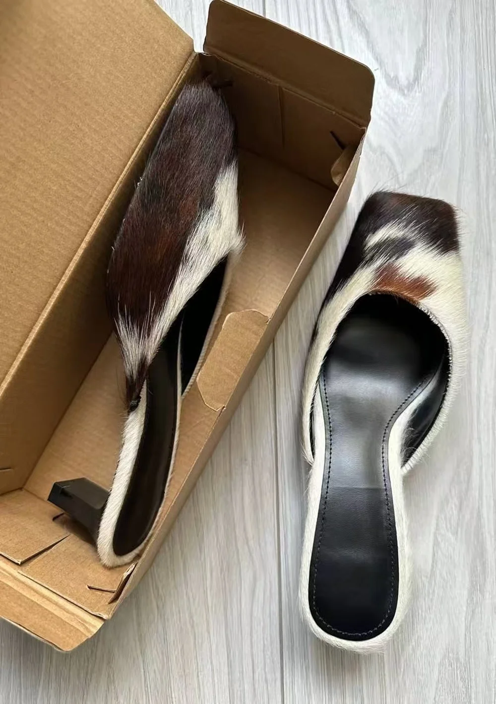 

Women's Casual Western Cowhide Fur Square-Toe Mules Fluffy Texture Chunky Heel Fashion Street Style Low-Cut Sandals