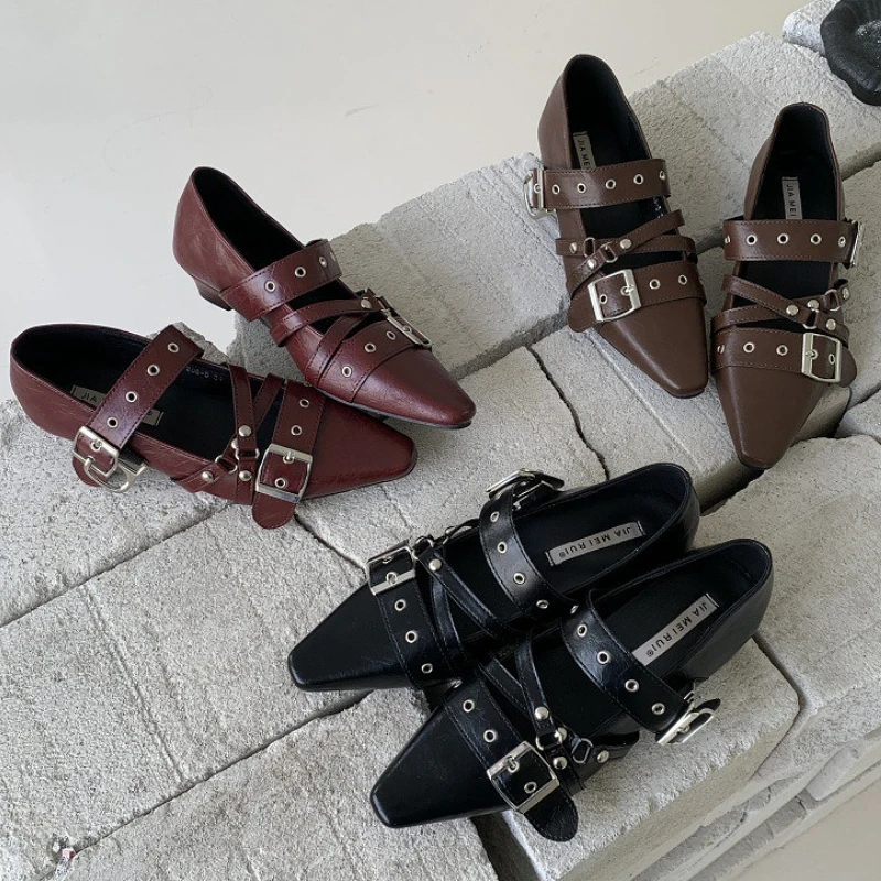 

Модные туфли Мэри Джейн с заклепками и пряжкой на ремне, женские туфли-лодочки в стиле ретро на мелком низком каблуке с острым носком, элегантная женская обувь, Zapatos De Mujer
